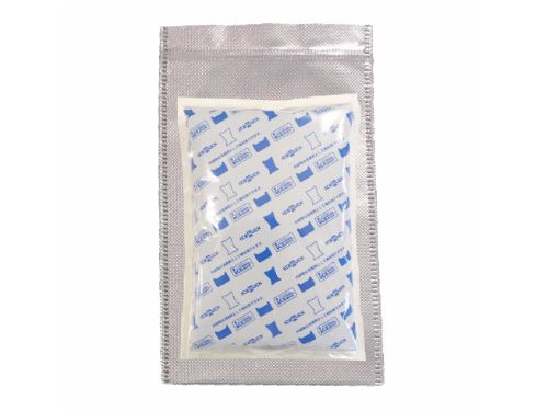 保冷袋に保冷剤を収納１